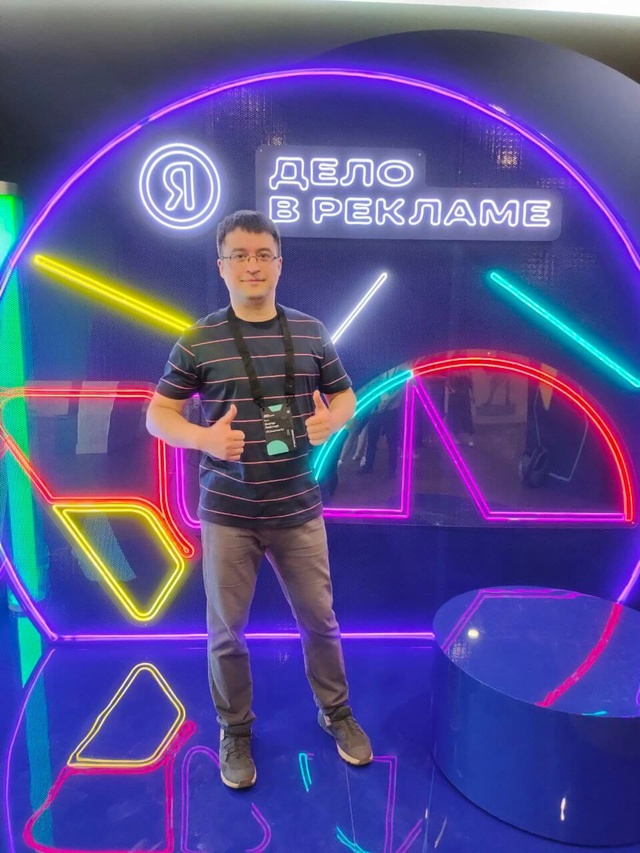 Виктор Леонтьев на стенде Яндекса «Дело в рекламе» — сертифицированный директолог